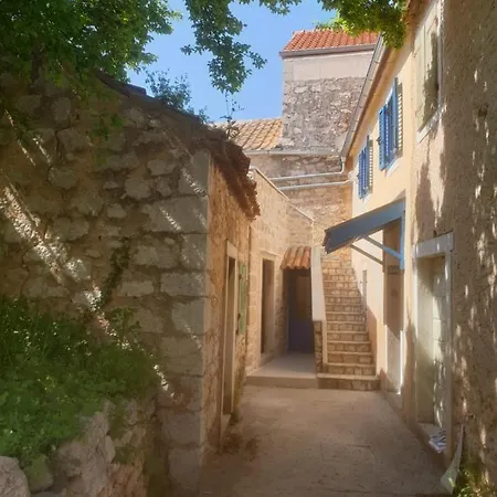 Beautiful Rustikal Stone House Mali Iz